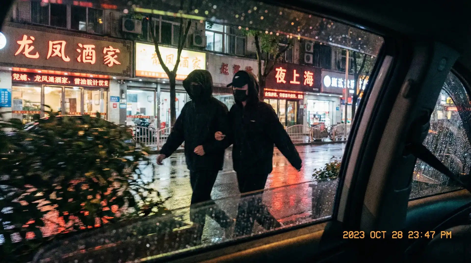 海角社区 - 顶流明星深夜密会现场抓拍照片